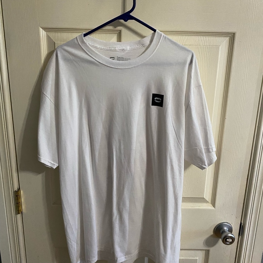 Chomp tee